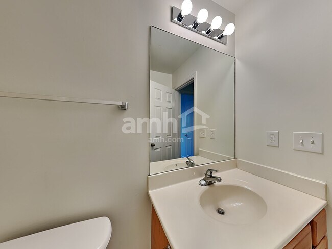 Building Photo - 102 Parkgate Ct