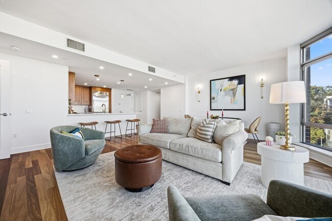 Building Photo - 8100 River Rd