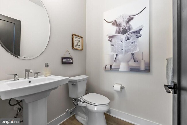 Building Photo - 908 Laurens Aly