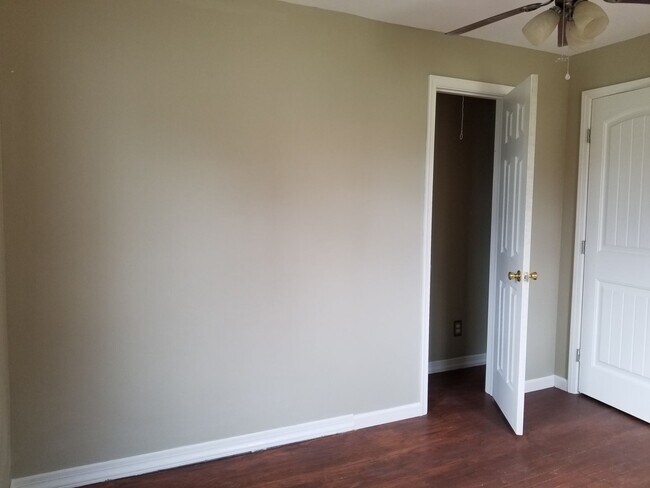 Building Photo - House East of Waynesboro