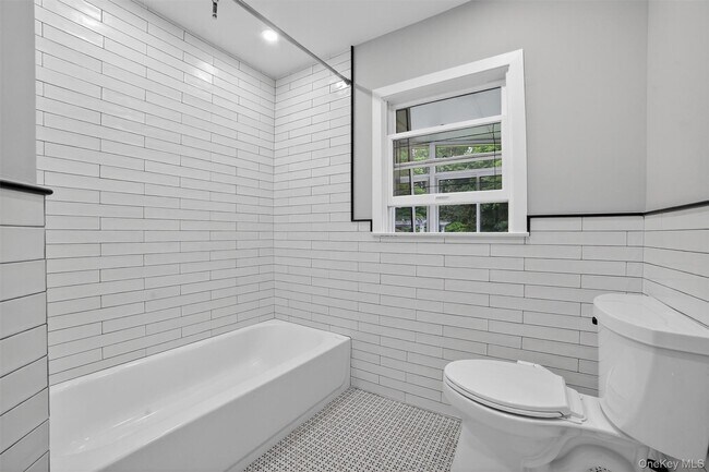 Building Photo - 3538 James St