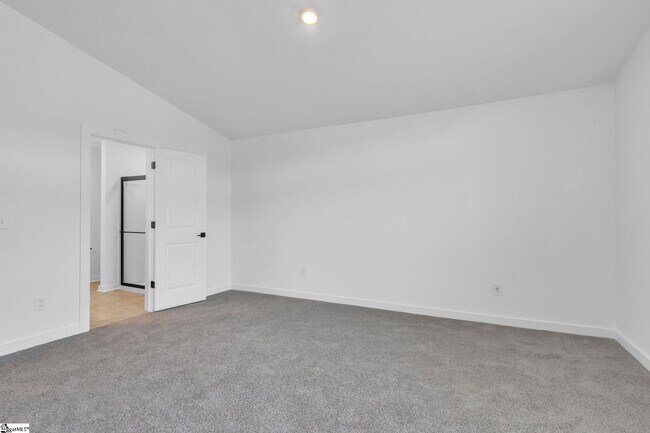 Building Photo - 1250 Westgate Vlg Dr