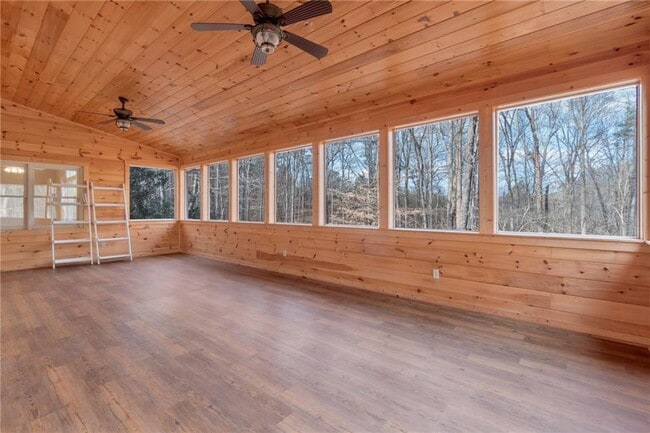 Building Photo - 180 Forest Glen Dr