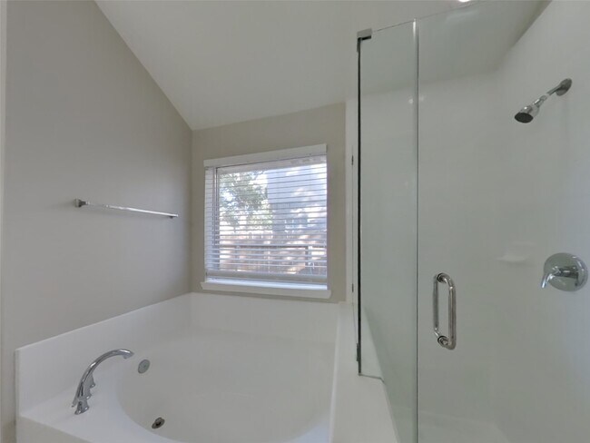 Building Photo - 18707 Singing Woods Dr