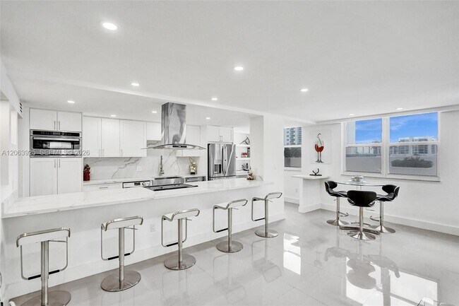 Building Photo - 2751 S Ocean Dr
