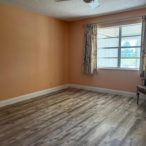 Building Photo - 197 Lake Meryl Dr