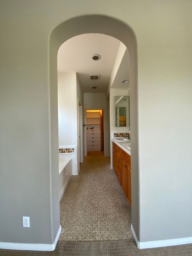 Building Photo - 254 Flyers Ln