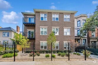 Building Photo - 3 bedroom in Chicago IL 60615