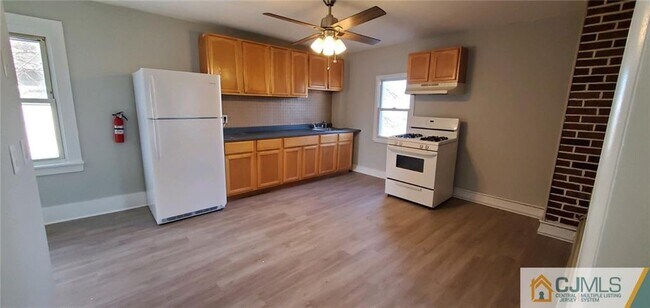 Building Photo - 1 Henry St