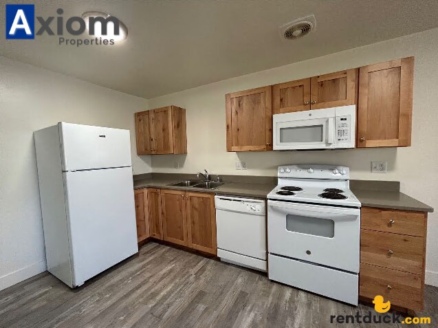 Building Photo - 1942 Brock-4