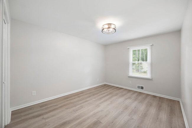 Building Photo - Beautifully Renovated Ranch in Marietta