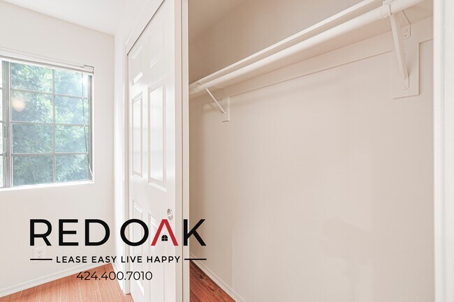 Building Photo - 4651 Cahuenga Blvd