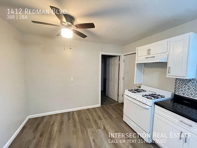 Building Photo - Recently Renovated 3Bed/1.5Bath with Washe...