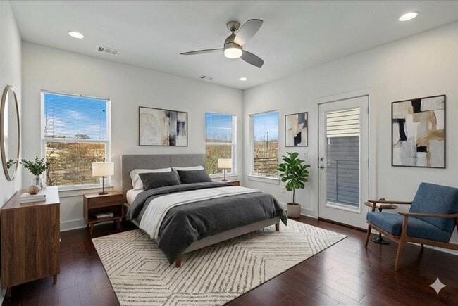 Building Photo - 2305 Coronado St