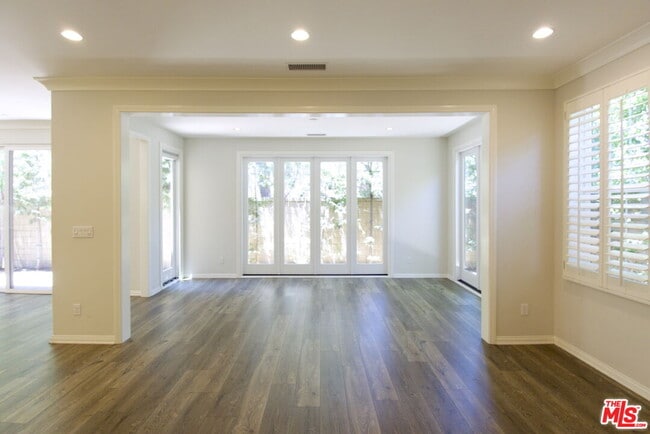 Building Photo - 50 Twin Flower