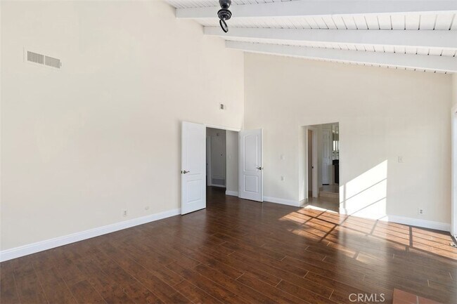 Building Photo - 2 Meadowsweet Way