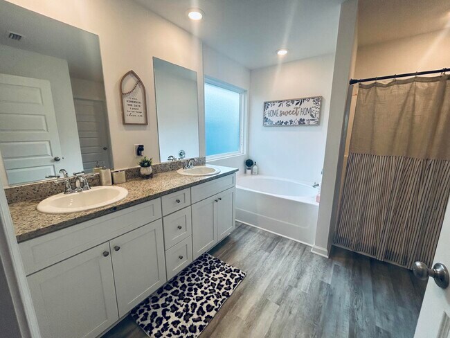 Building Photo - 211 Gray Owl Dr
