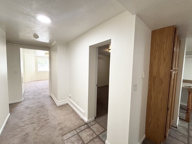 Building Photo - 517 E 500 S