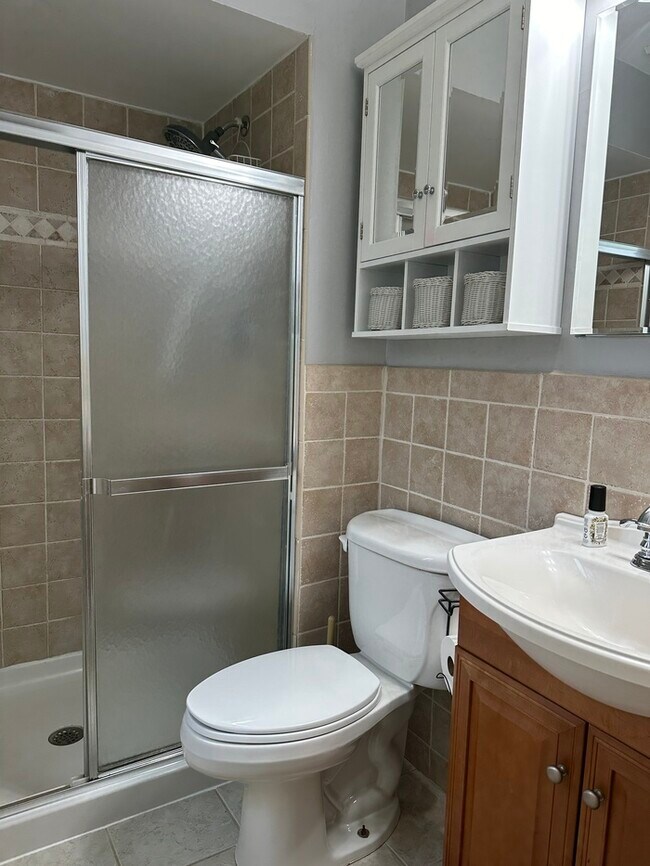 Building Photo - 3 Bedroom 2 Bathroom in Parkway North School District!