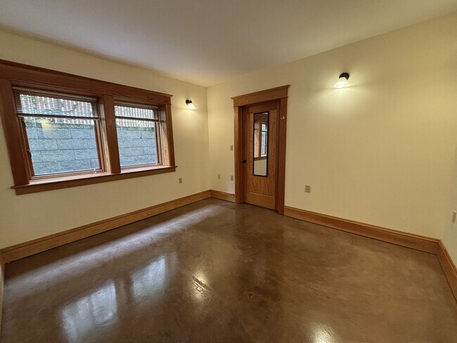 Building Photo - 431thompson
