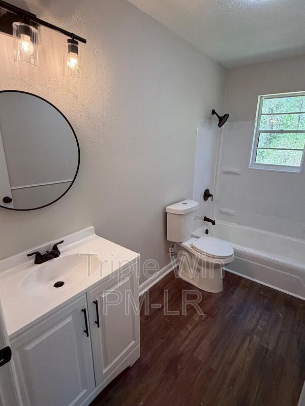 Building Photo - 17512 Bradshaw Rd