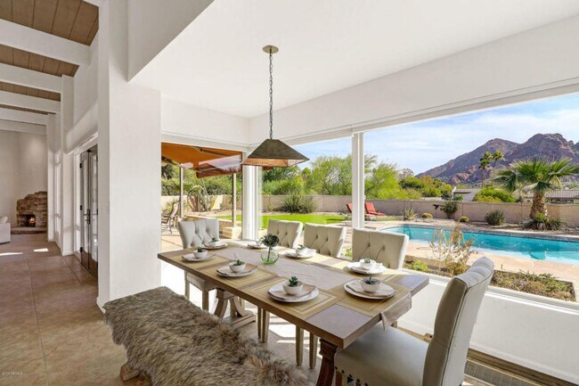 Building Photo - Beautiful 5 bed/4 bath + Den in Desirable Paradise Valley