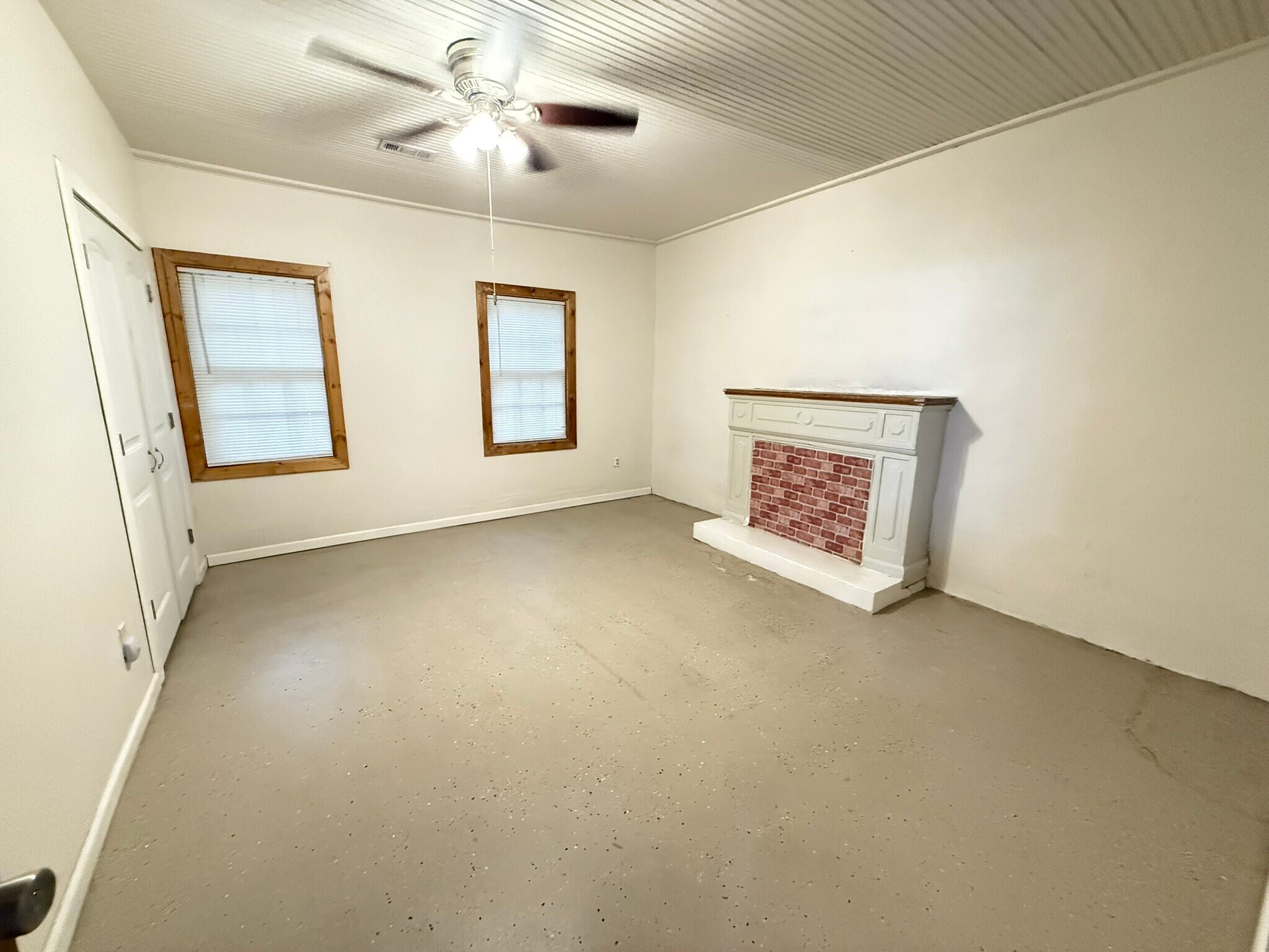 Building Photo - 1115 Isabella St