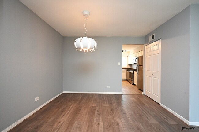 Building Photo - 9360 Bay Colony Dr