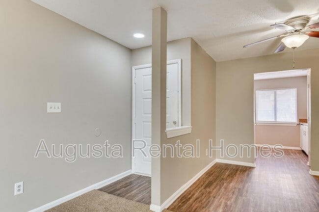 Building Photo - 2818 Thomas Ln