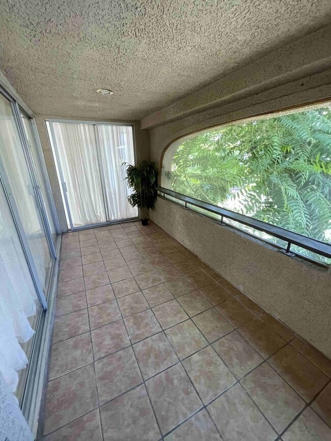 Building Photo - COMPLETELY UPDATED AND REMODELED ENCINO SP...