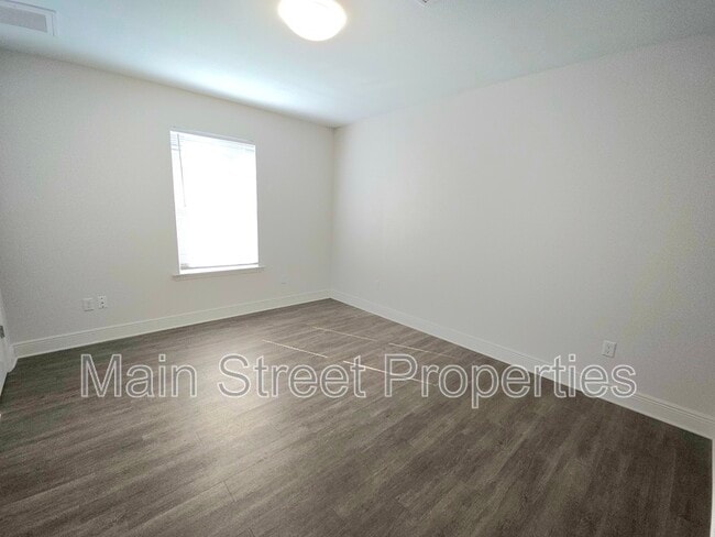 Building Photo - 313 North Nav Boulevard