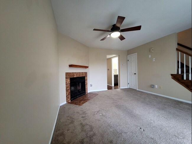 Building Photo - 2 bed 2.5 bath Townhouse condo in Butler Township