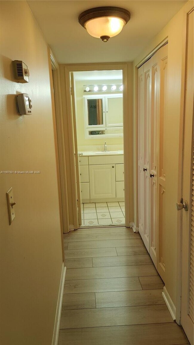 Building Photo - 3575 Brokenwoods Dr