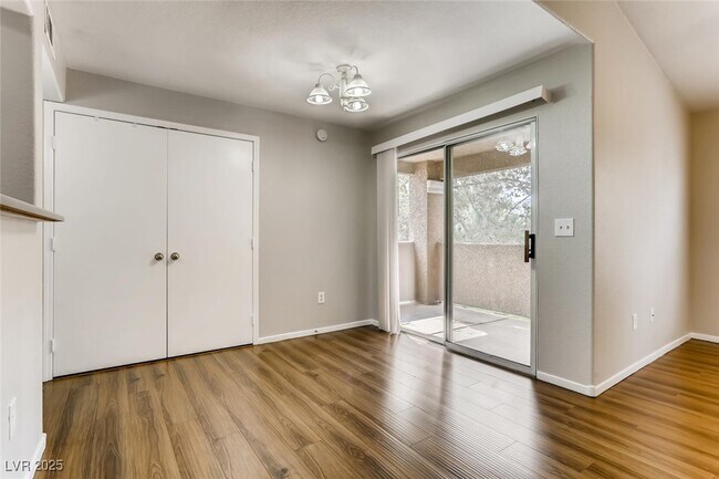 Building Photo - 555 E Silverado Ranch Blvd