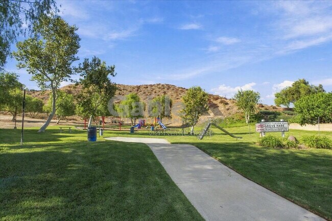 Building Photo - 21748 Grovepark Dr