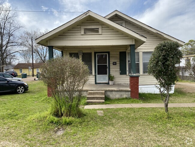Building Photo - 701 Calhoun Ave