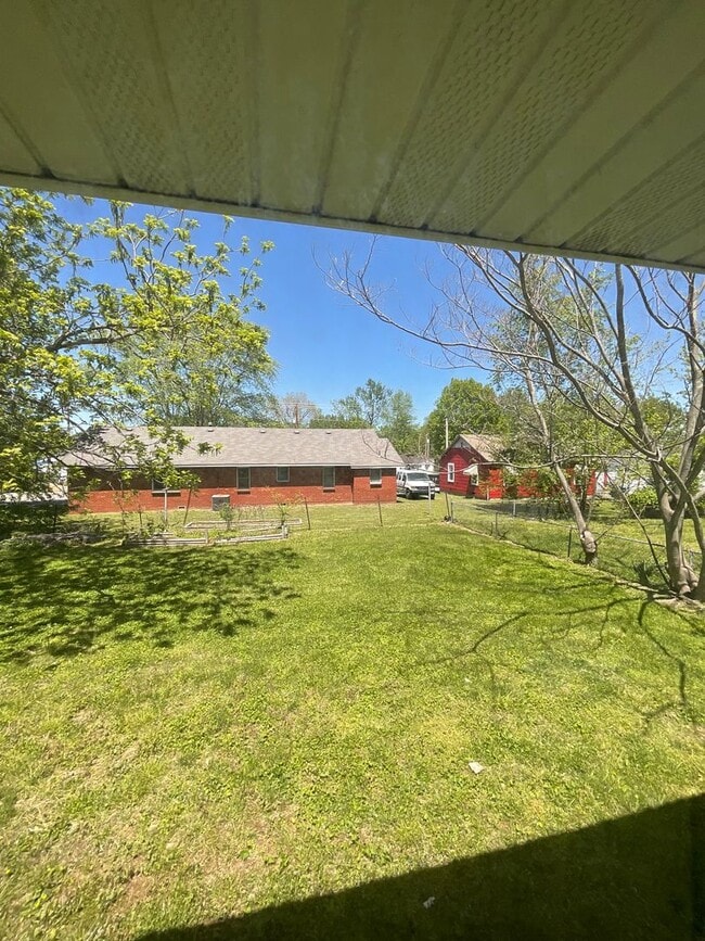 Building Photo - 3 bedroom 2 bathroom house for rent