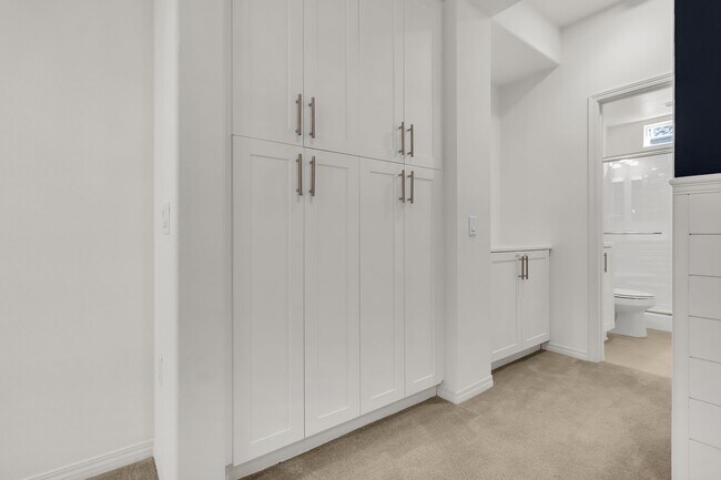 Building Photo - 1520 W 1st St