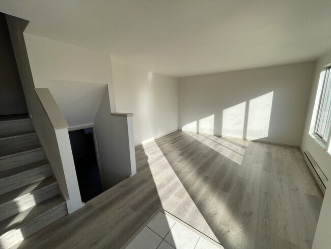 Building Photo - Coming Soon! Beautifully Remodeled 3-Bedro...