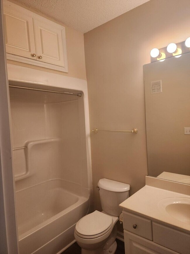 Building Photo - Wexford Condominiums - 3BR/2BA - $1550/Mo