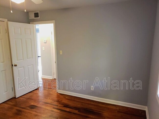 Building Photo - 1596 Line Cir