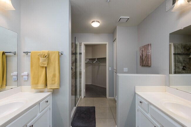 Building Photo - 9775 N 94th Pl