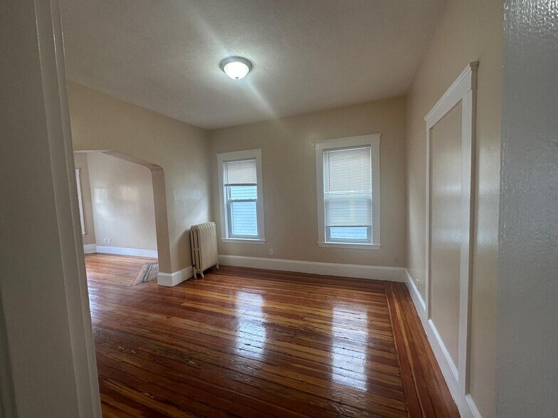 Building Photo - 94 Harrishof St