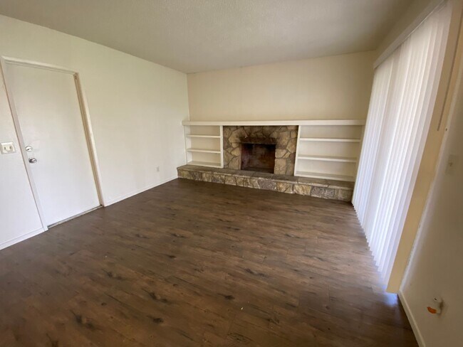 Building Photo - 2530 S Hall St