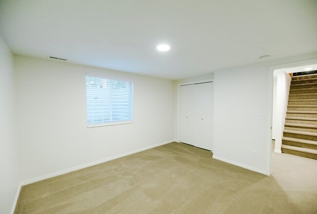 Building Photo - 210 E 300 S