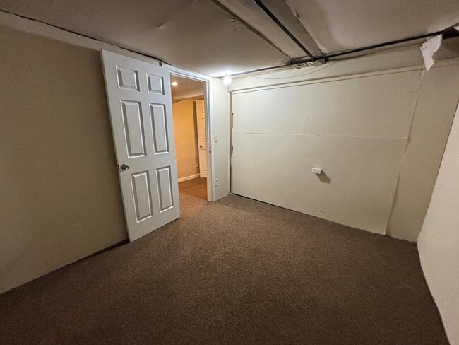 Building Photo - 920 E Mapledale Ave