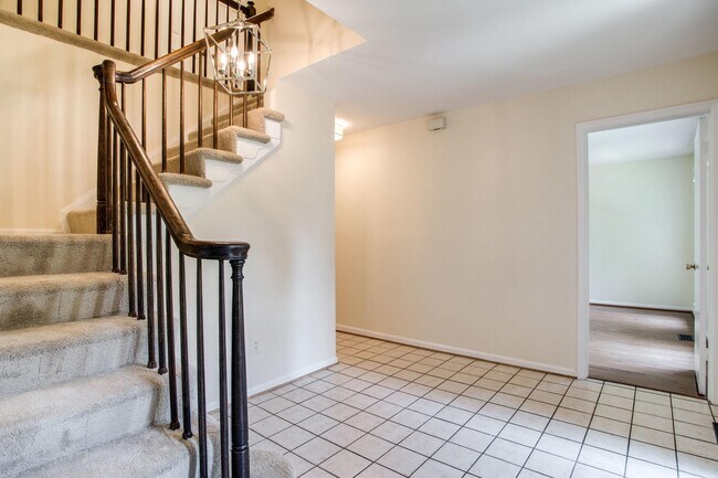 Building Photo - 1646 Montmorency Dr