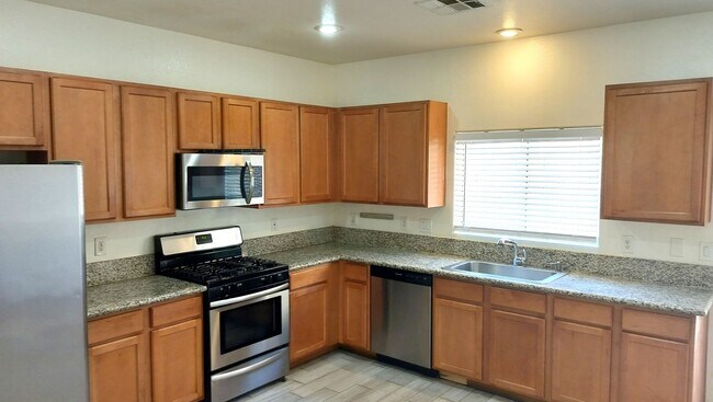 Building Photo - Spacious 4-Bedroom in Gated Copper Creek w...