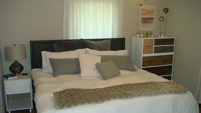 Building Photo - 112 Robert Lee Rd