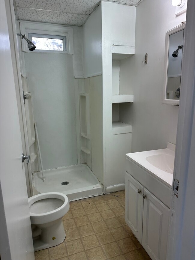 Building Photo - 11 LLC-93 Sailly Avenue